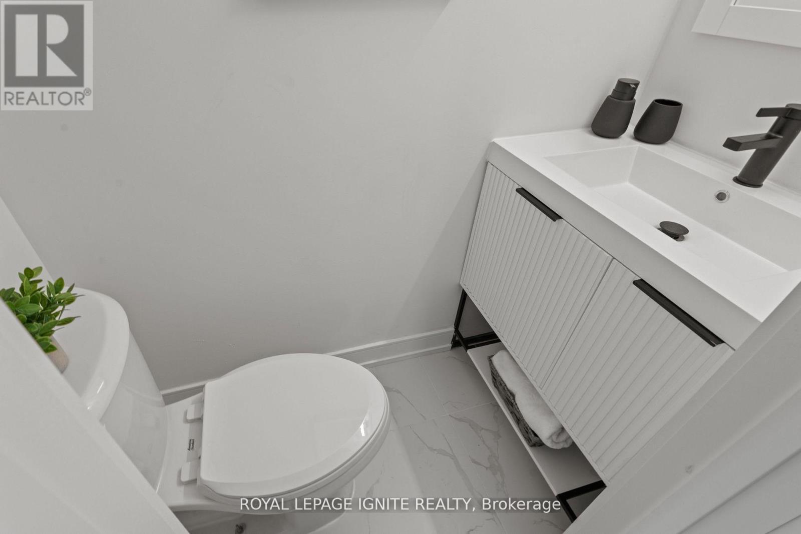 7 Isherwood Court, Mississauga, Ontario  L5M 1E6 - Photo 14 - W12682918