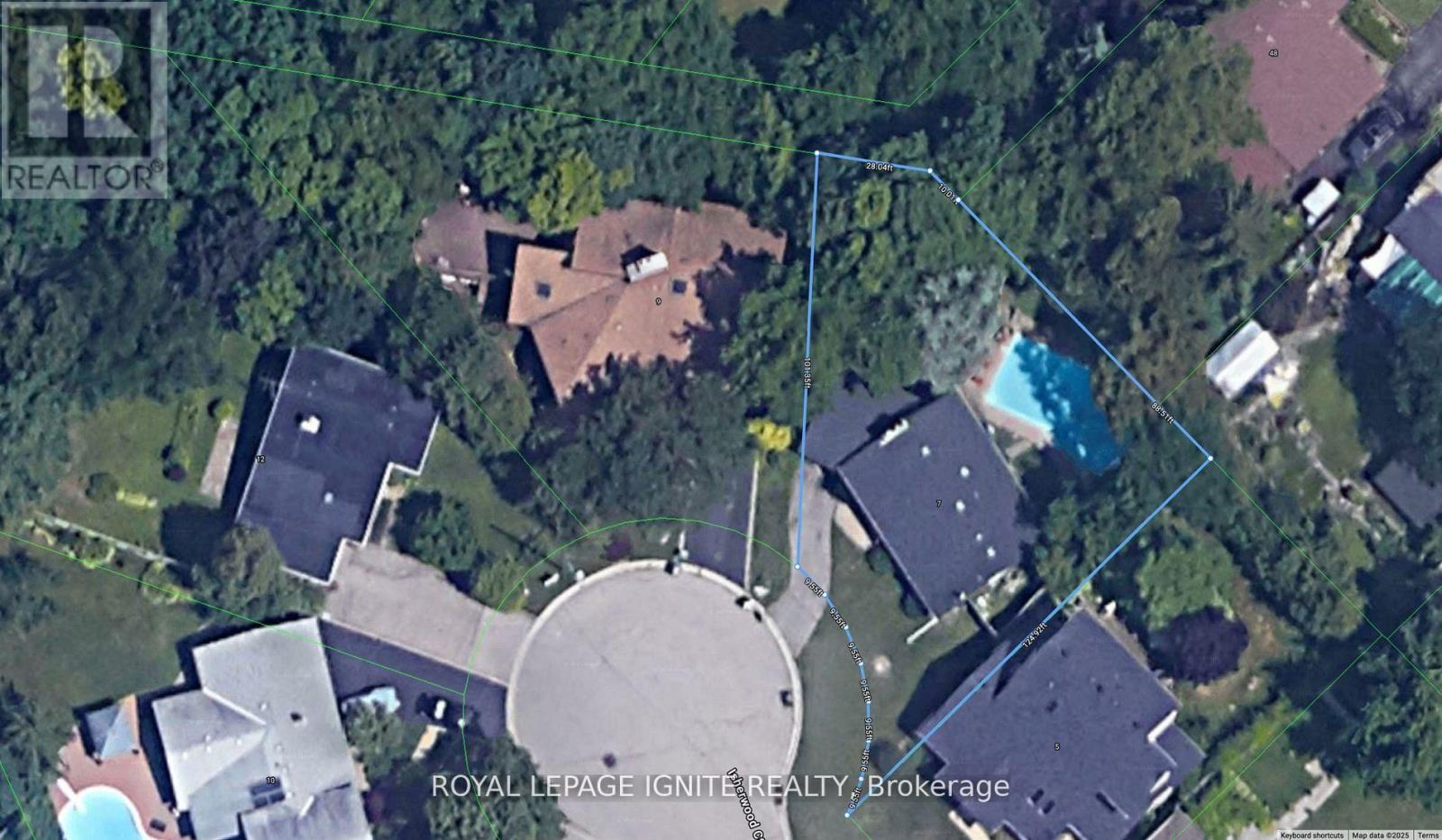 7 Isherwood Court, Mississauga, Ontario  L5M 1E6 - Photo 2 - W12682918