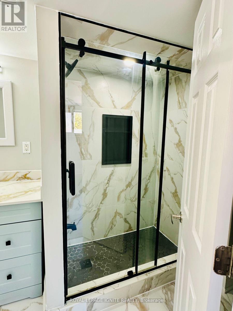 7 Isherwood Court, Mississauga, Ontario  L5M 1E6 - Photo 30 - W12682918