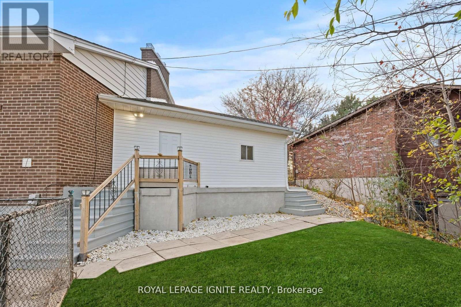 7 Isherwood Court, Mississauga, Ontario  L5M 1E6 - Photo 34 - W12682918