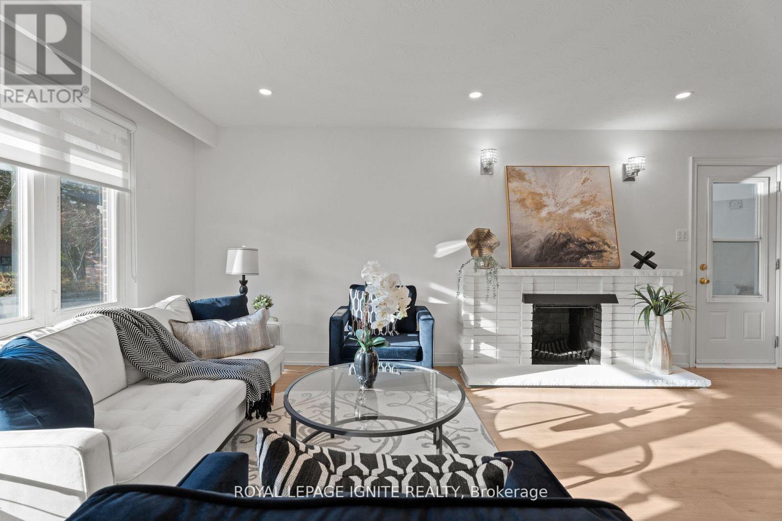 7 Isherwood Court, Mississauga, Ontario  L5M 1E6 - Photo 6 - W12682918