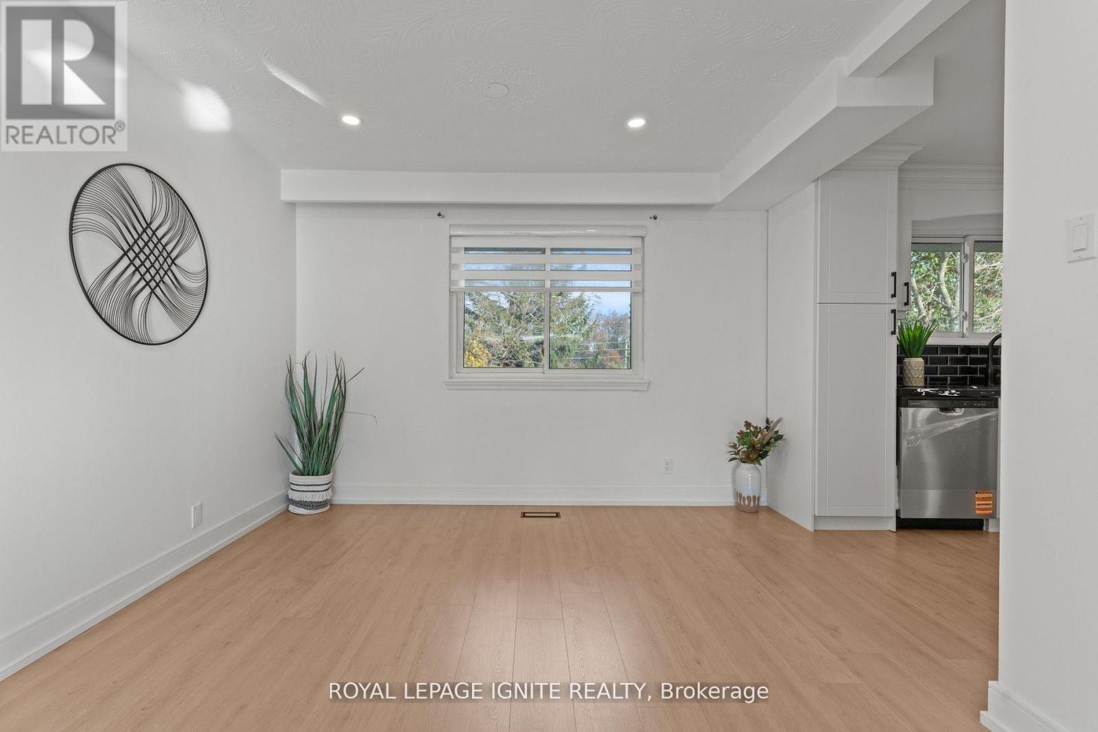 7 Isherwood Court, Mississauga, Ontario  L5M 1E6 - Photo 8 - W12682918