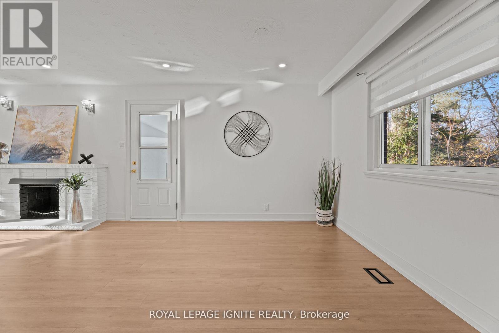 7 Isherwood Court, Mississauga, Ontario  L5M 1E6 - Photo 9 - W12682918