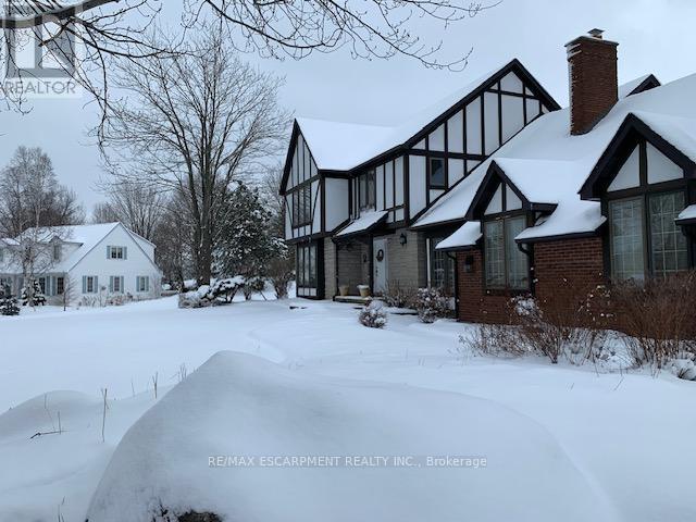 22 Weneil Drive, Hamilton, Ontario  L8B 0Z6 - Photo 2 - X12682928