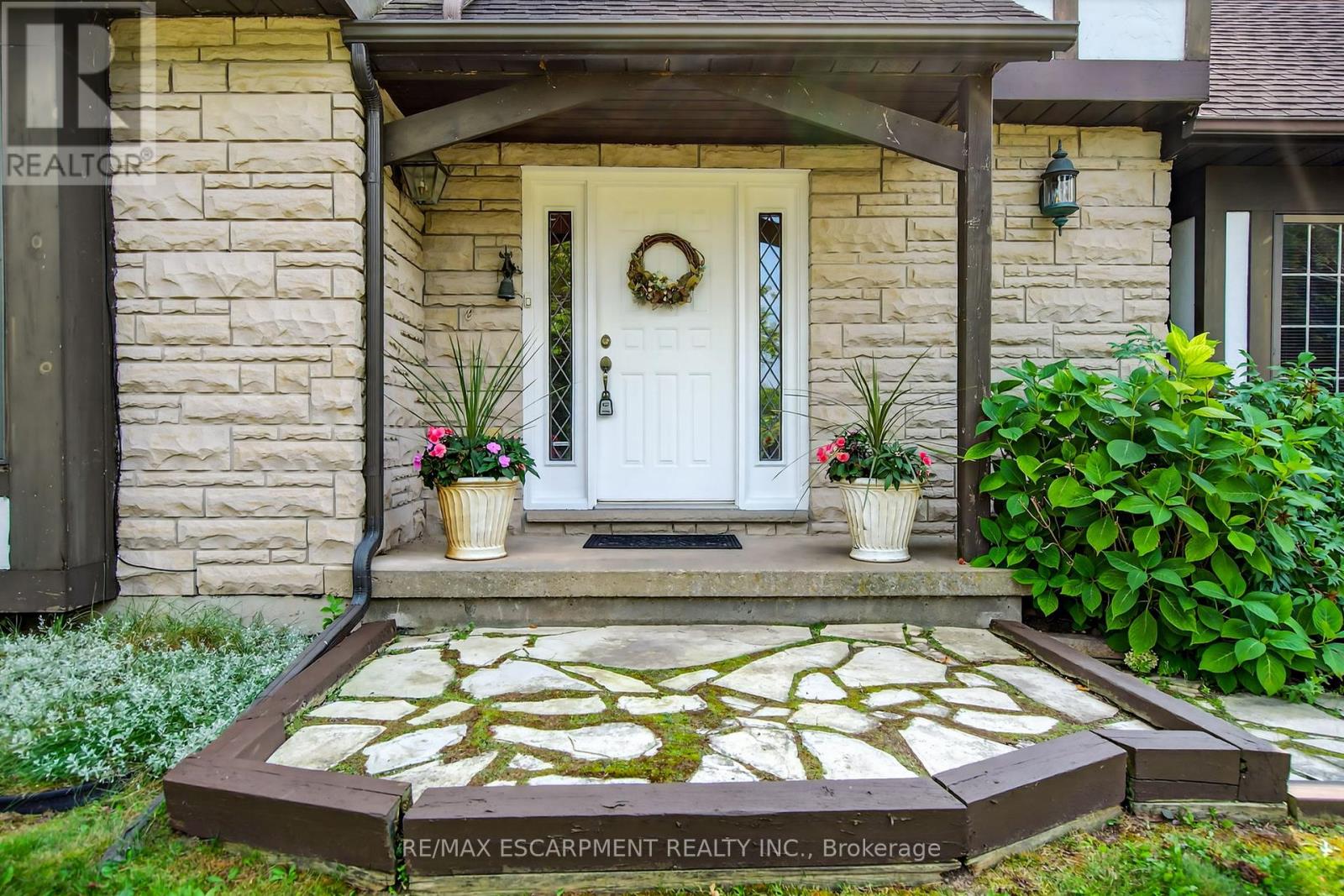 22 Weneil Drive, Hamilton, Ontario  L8B 0Z6 - Photo 6 - X12682928