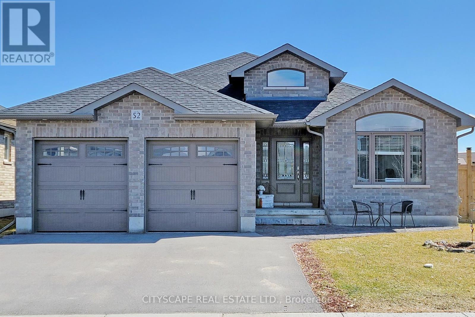 52 CREWS CRESCENT, Quinte West, Ontario