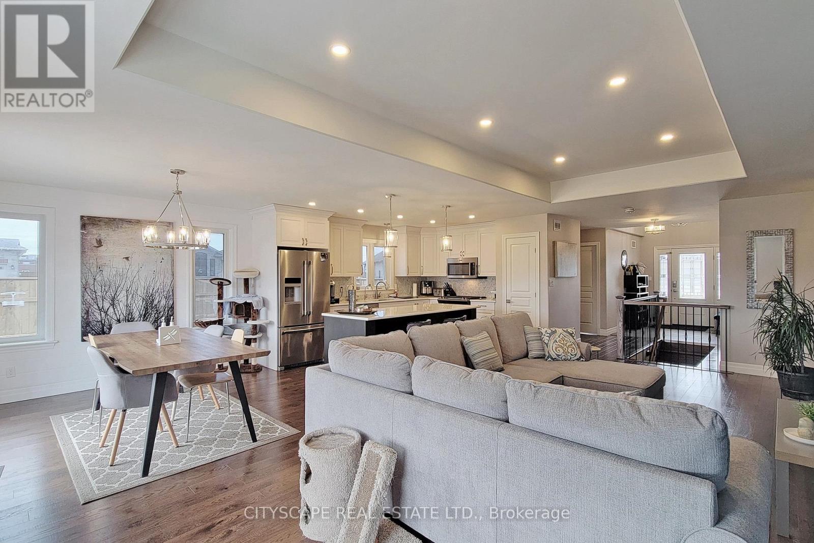 52 Crews Crescent, Quinte West, Ontario  K8V 0G3 - Photo 5 - X12682930