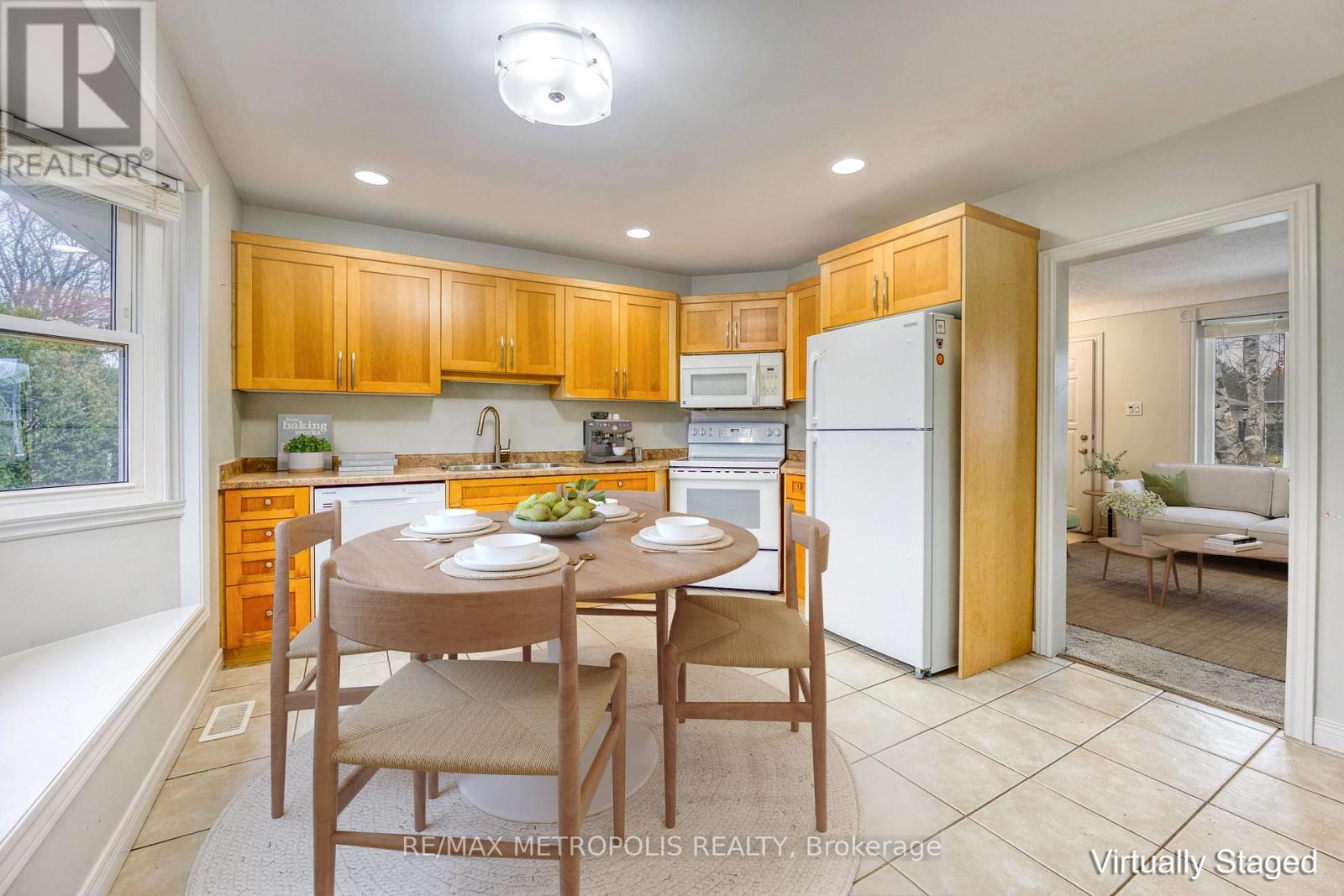 704 Houser Street, Point Edward, Ontario  N7V 1A9 - Photo 12 - X12682932