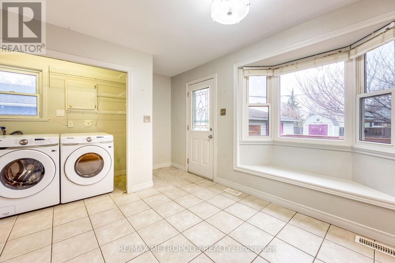 704 Houser Street, Point Edward, Ontario  N7V 1A9 - Photo 15 - X12682932