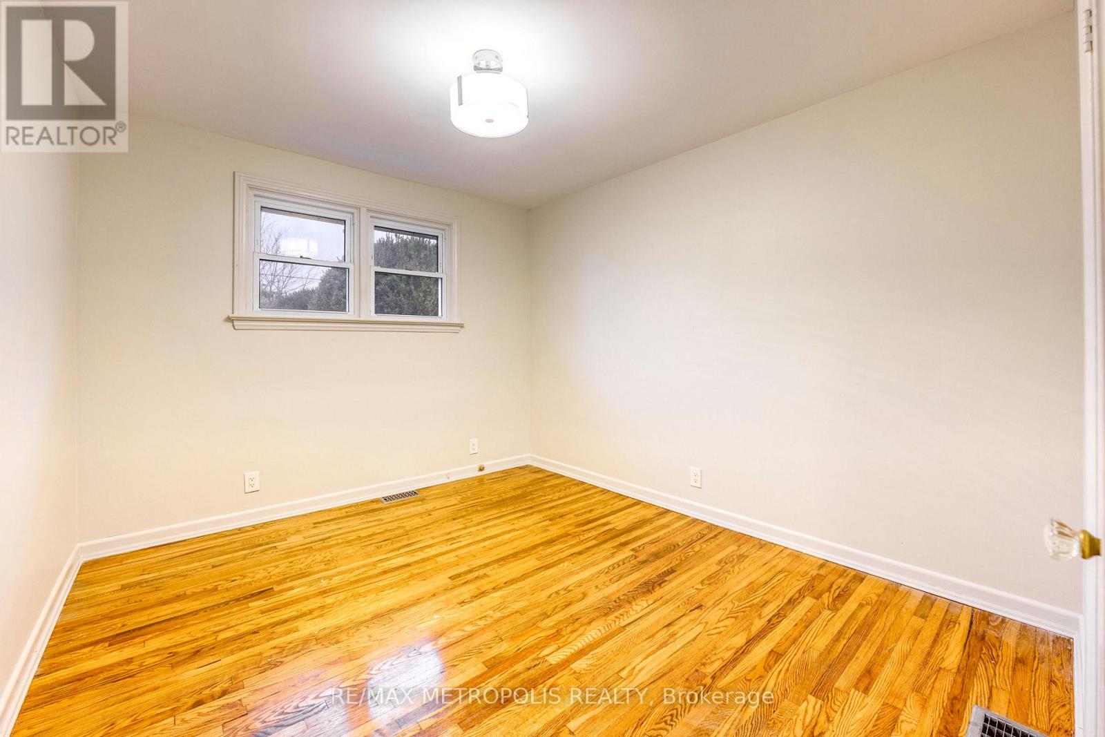 704 Houser Street, Point Edward, Ontario  N7V 1A9 - Photo 18 - X12682932