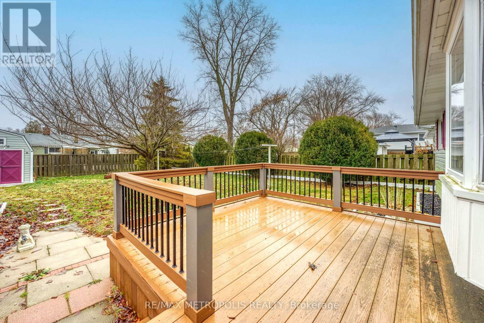 704 Houser Street, Point Edward, Ontario  N7V 1A9 - Photo 2 - X12682932