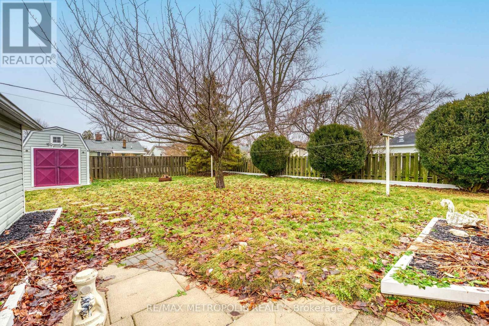 704 Houser Street, Point Edward, Ontario  N7V 1A9 - Photo 3 - X12682932