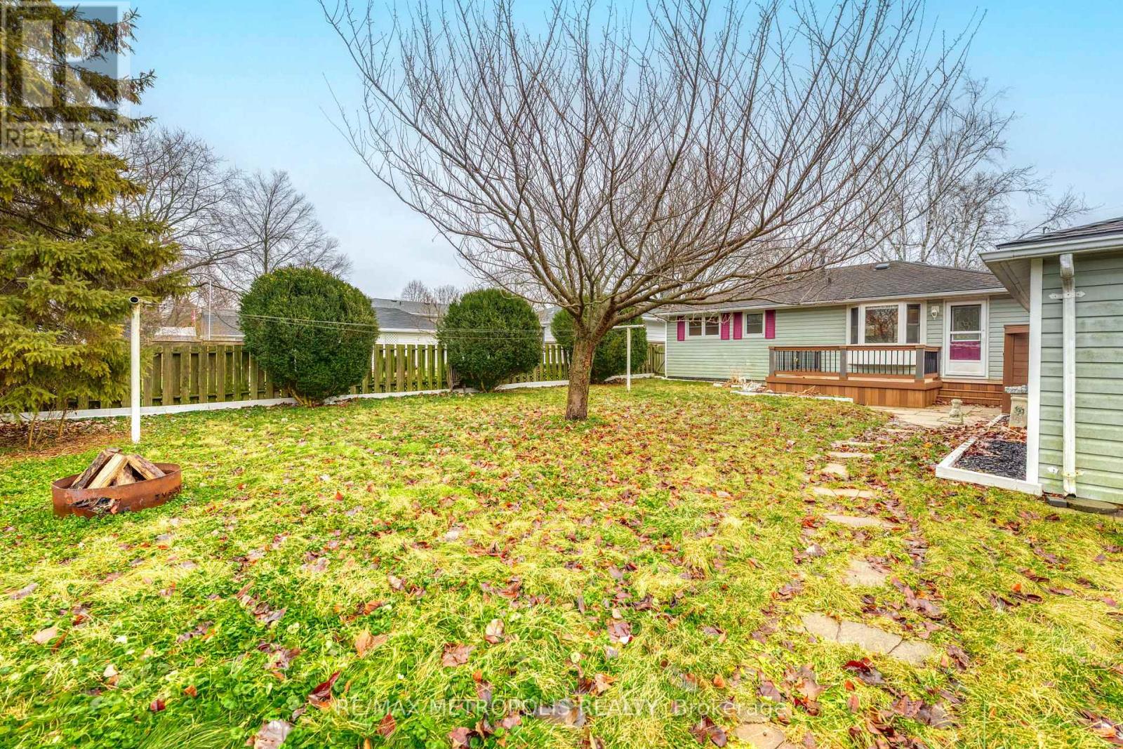 704 Houser Street, Point Edward, Ontario  N7V 1A9 - Photo 4 - X12682932