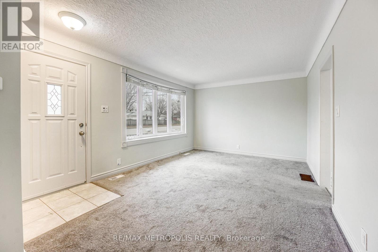 704 Houser Street, Point Edward, Ontario  N7V 1A9 - Photo 6 - X12682932