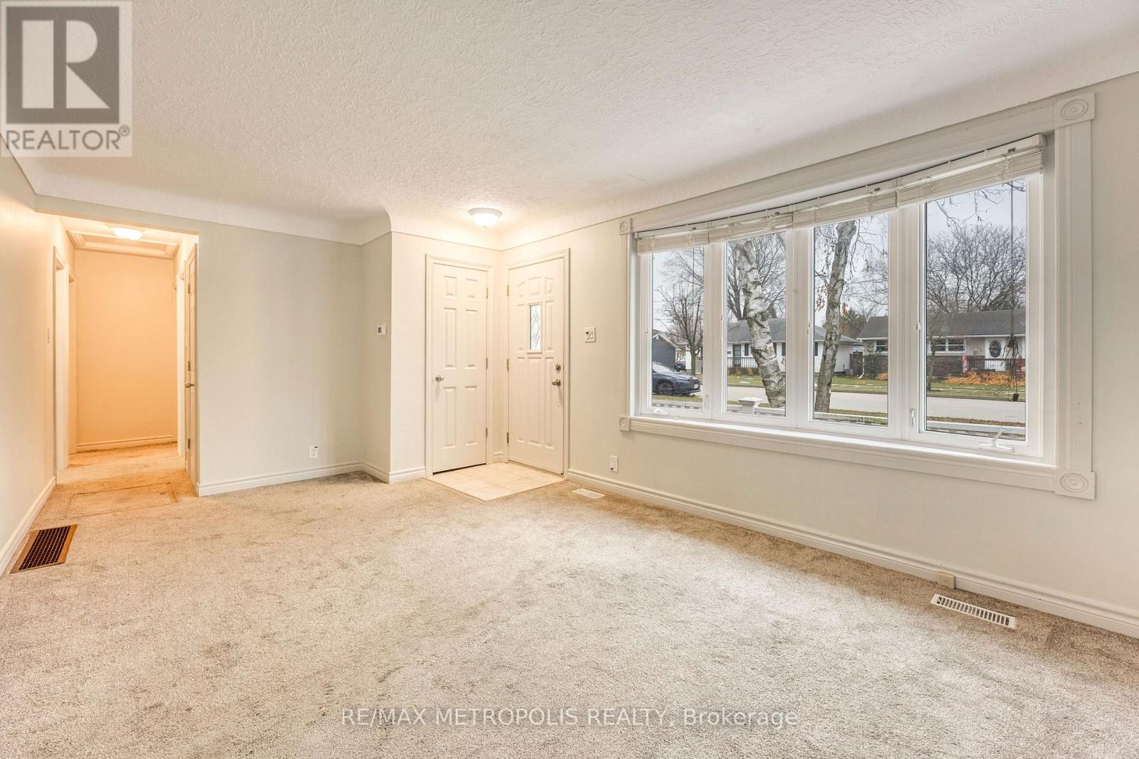 704 Houser Street, Point Edward, Ontario  N7V 1A9 - Photo 8 - X12682932