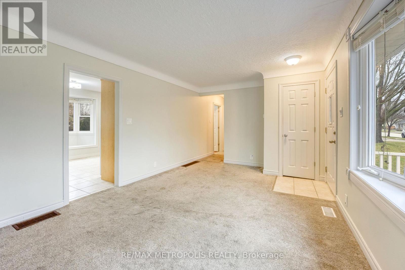 704 Houser Street, Point Edward, Ontario  N7V 1A9 - Photo 9 - X12682932