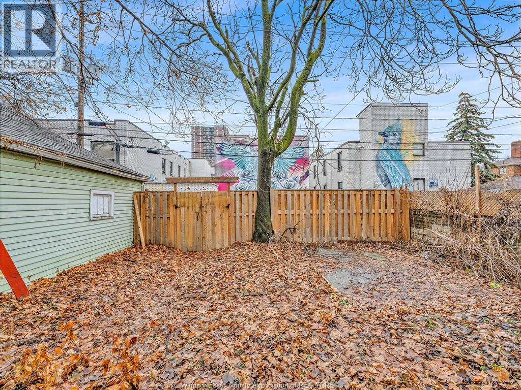 780 Dougall, Windsor, Ontario  N9A 4P8 - Photo 4 - 26000654