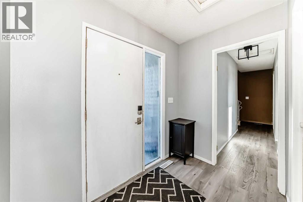 20, 123 Queensland Drive Se, Calgary, Alberta  T2J 5J4 - Photo 3 - A2272201