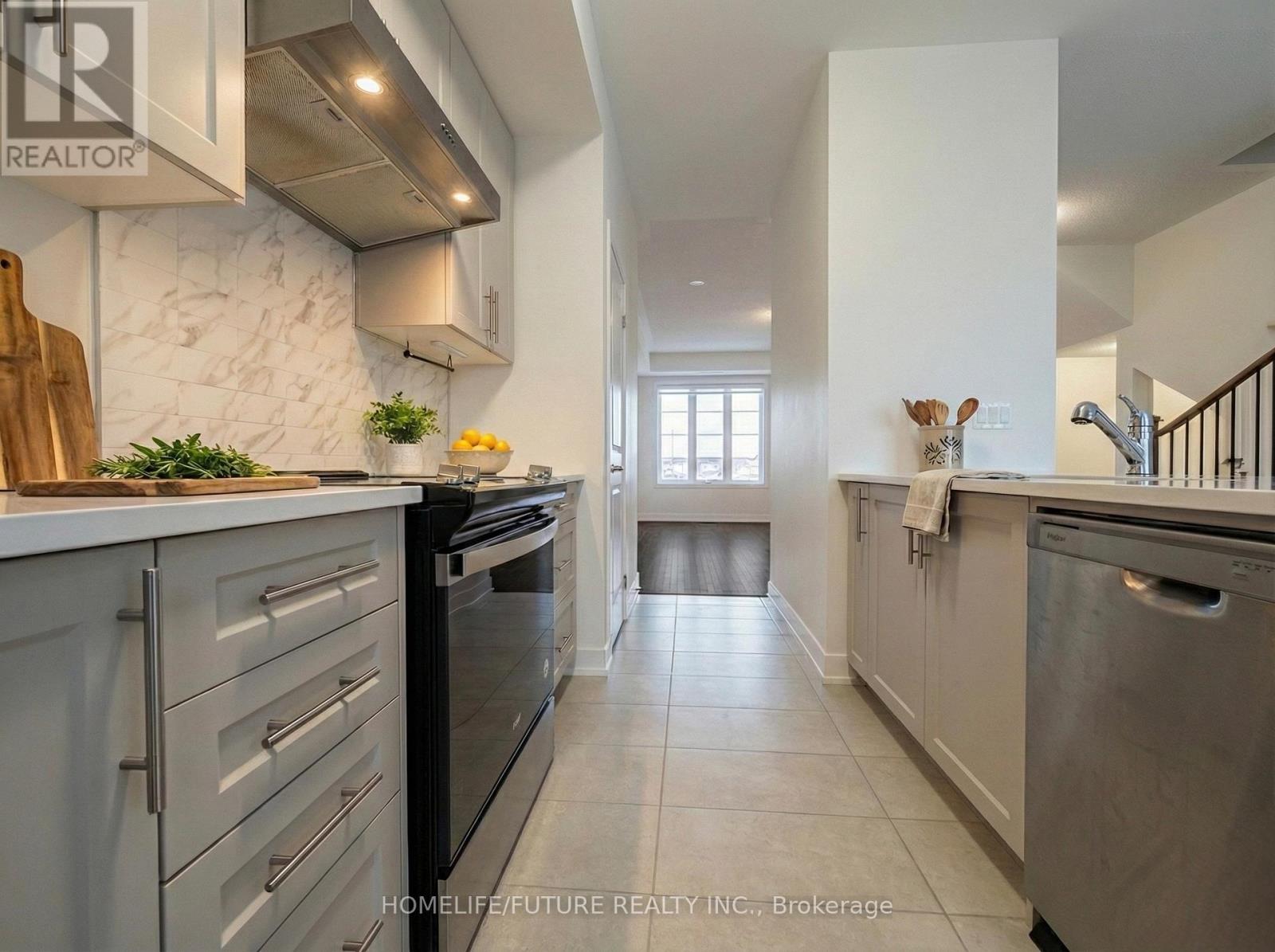 42 Morrison Crescent, Whitby, Ontario  L1P 1V4 - Photo 5 - E12682976