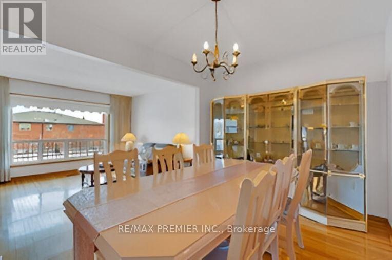 148 Yatescastle Drive, Toronto, Ontario  M3L 2L9 - Photo 12 - W12657520