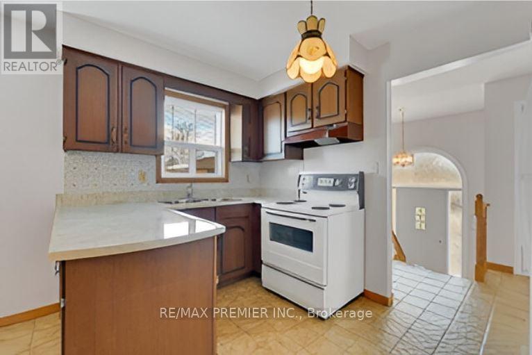 148 Yatescastle Drive, Toronto, Ontario  M3L 2L9 - Photo 14 - W12657520