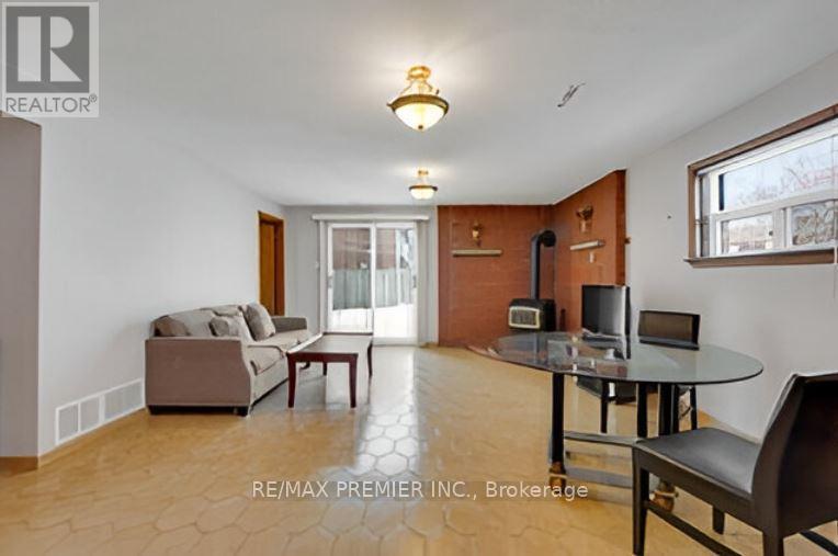 148 Yatescastle Drive, Toronto, Ontario  M3L 2L9 - Photo 26 - W12657520