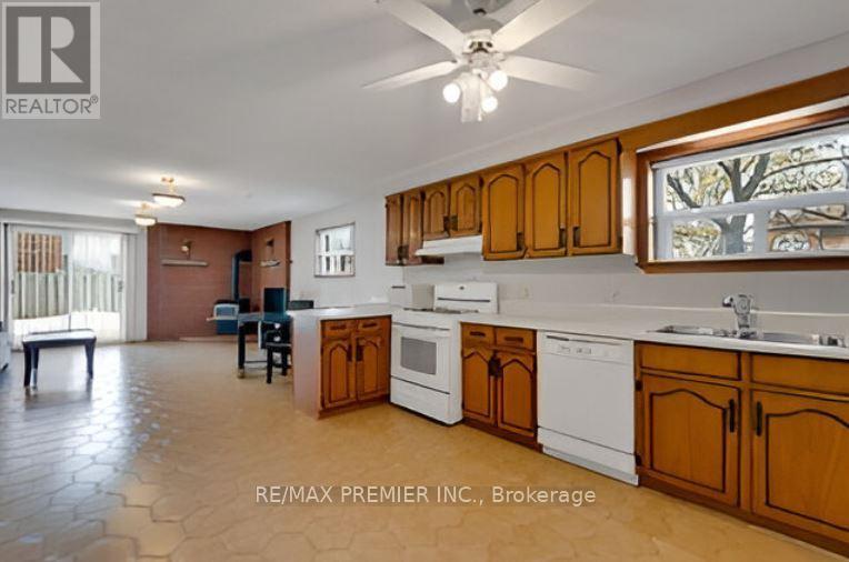 148 Yatescastle Drive, Toronto, Ontario  M3L 2L9 - Photo 24 - W12657520