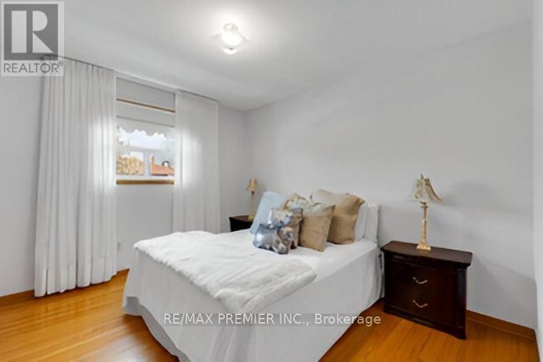 148 Yatescastle Drive, Toronto, Ontario  M3L 2L9 - Photo 18 - W12657520