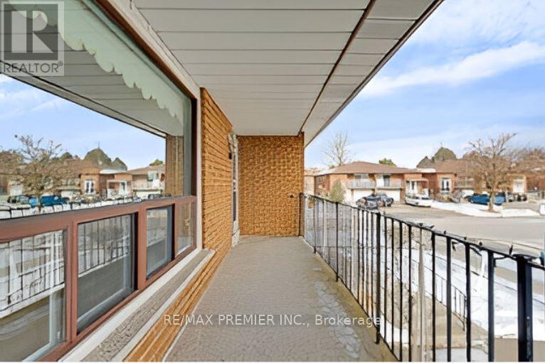 148 Yatescastle Drive, Toronto, Ontario  M3L 2L9 - Photo 22 - W12657520