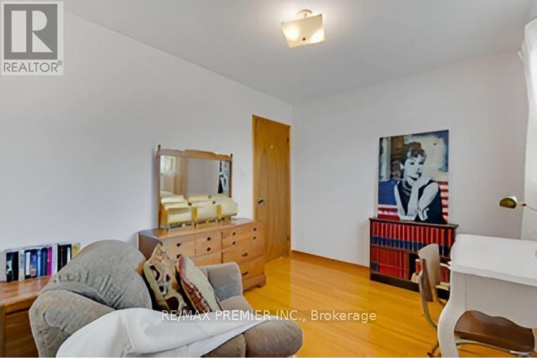 148 Yatescastle Drive, Toronto, Ontario  M3L 2L9 - Photo 20 - W12657520