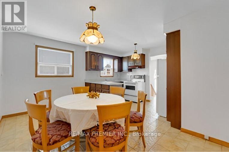 148 Yatescastle Drive, Toronto, Ontario  M3L 2L9 - Photo 13 - W12657520