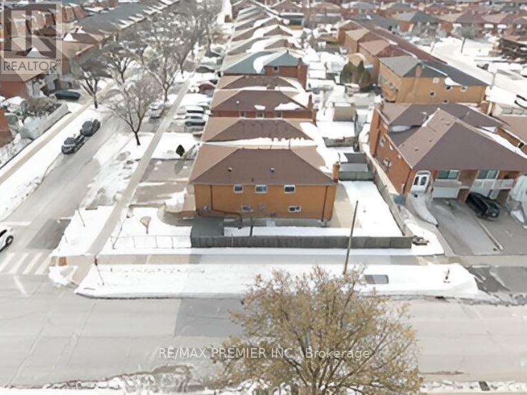 148 Yatescastle Drive, Toronto, Ontario  M3L 2L9 - Photo 34 - W12657520