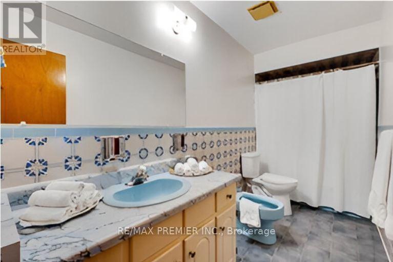 148 Yatescastle Drive, Toronto, Ontario  M3L 2L9 - Photo 10 - W12657520