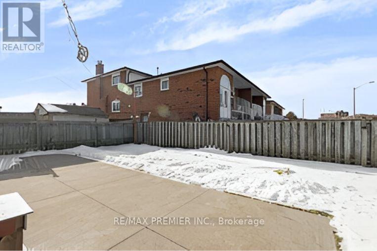148 Yatescastle Drive, Toronto, Ontario  M3L 2L9 - Photo 29 - W12657520