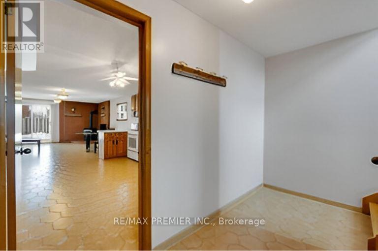 148 Yatescastle Drive, Toronto, Ontario  M3L 2L9 - Photo 23 - W12657520