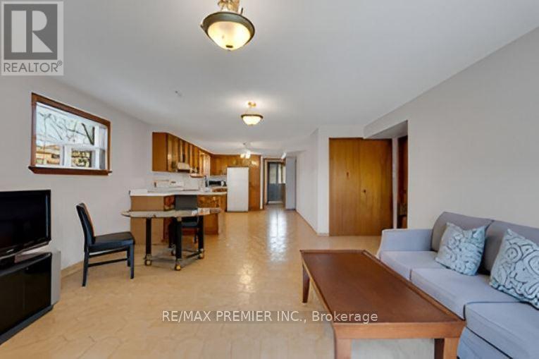 148 Yatescastle Drive, Toronto, Ontario  M3L 2L9 - Photo 27 - W12657520