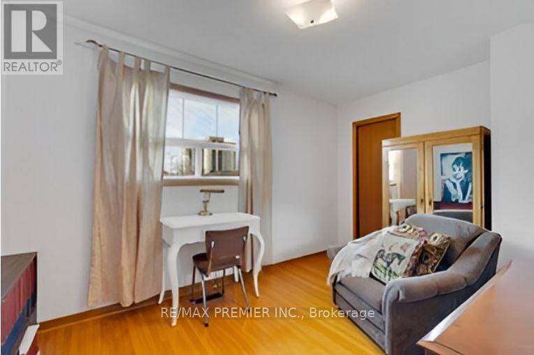 148 Yatescastle Drive, Toronto, Ontario  M3L 2L9 - Photo 19 - W12657520