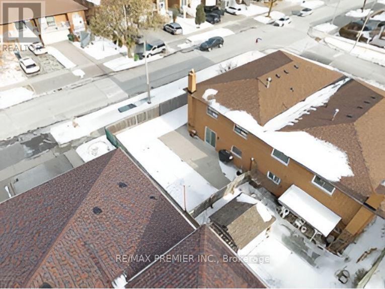 148 Yatescastle Drive, Toronto, Ontario  M3L 2L9 - Photo 37 - W12657520