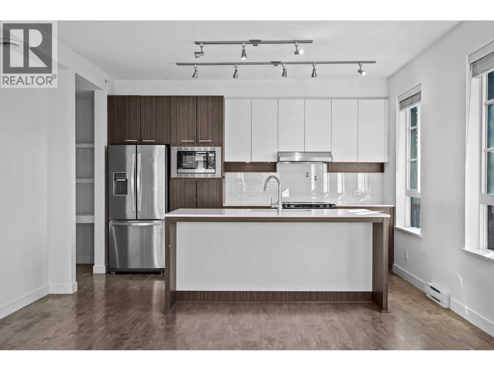 301 553 Foster Avenue, Coquitlam, British Columbia  V3J 0B5 - Photo 6 - R3072485