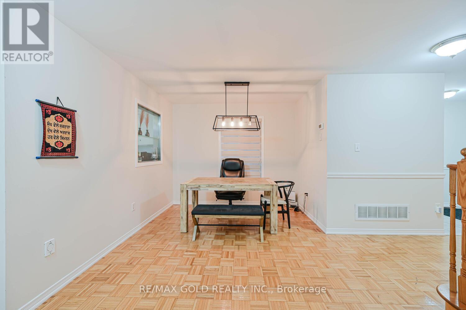 80 Octillo Boulevard, Brampton, Ontario  L6R 2V6 - Photo 4 - W12660120