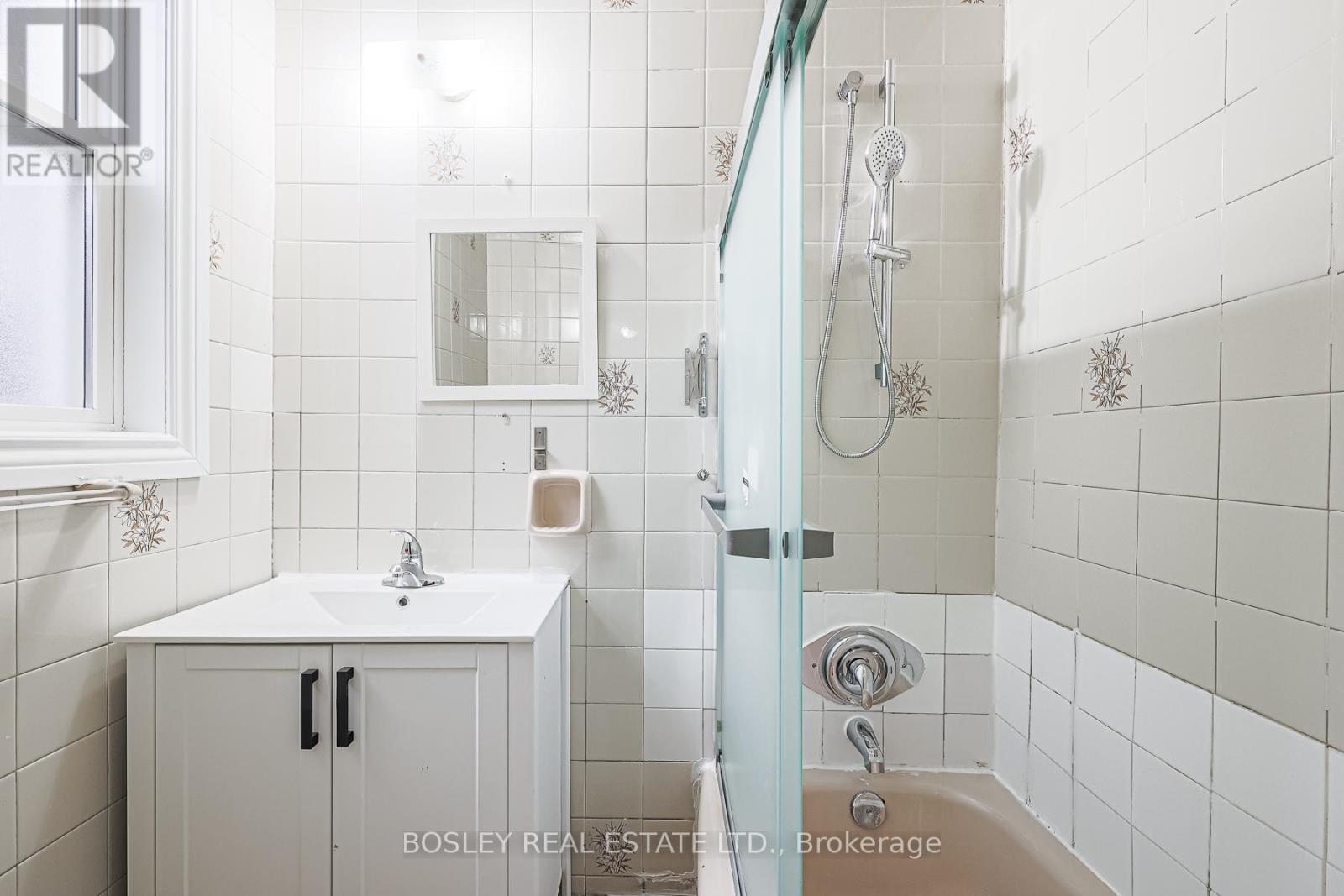 413 Crawford Street, Toronto, Ontario  M6J 2V9 - Photo 18 - C12683040