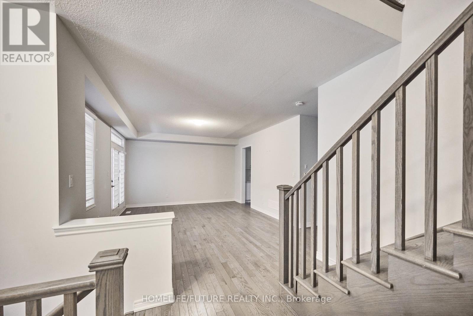 23 Faimira Avenue, Georgina, Ontario  L4P 0C2 - Photo 2 - N12683042