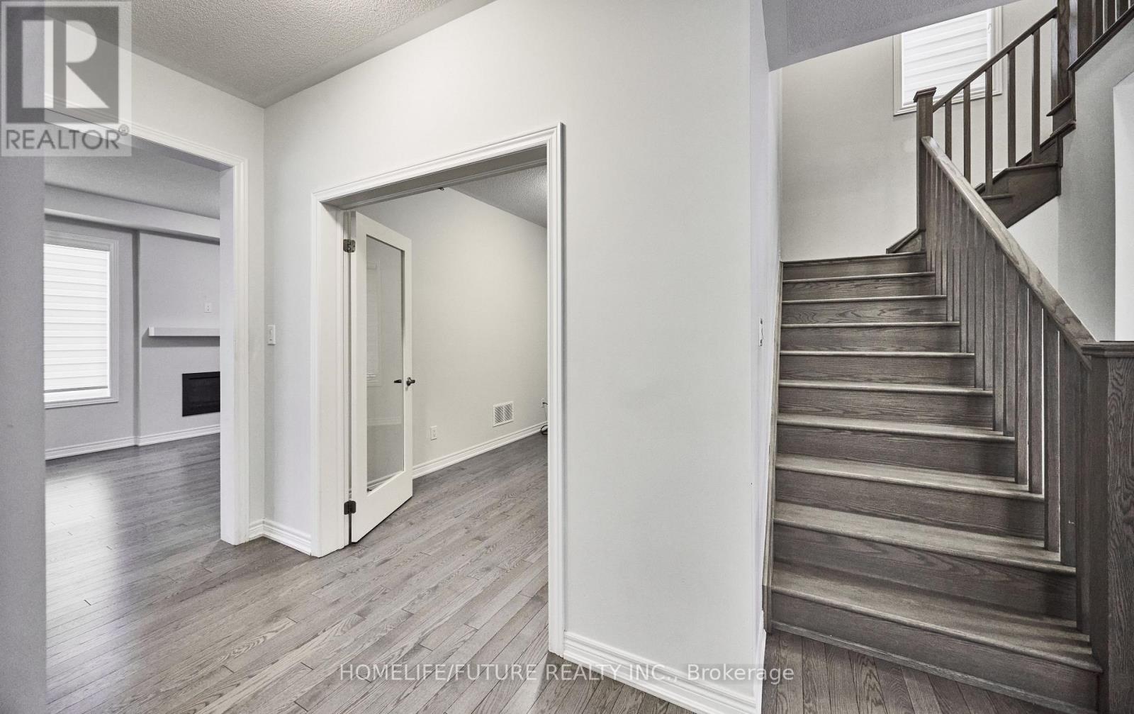 23 Faimira Avenue, Georgina, Ontario  L4P 0C2 - Photo 23 - N12683042