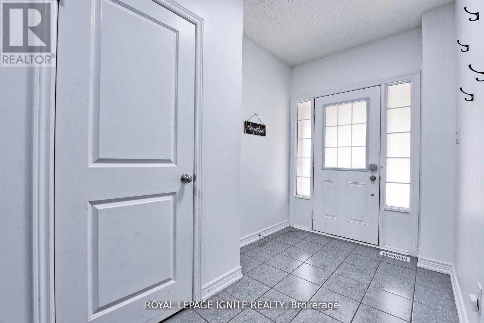 25 Haymarket Drive, Brampton, Ontario  L7A 5C3 - Photo 4 - W12682990