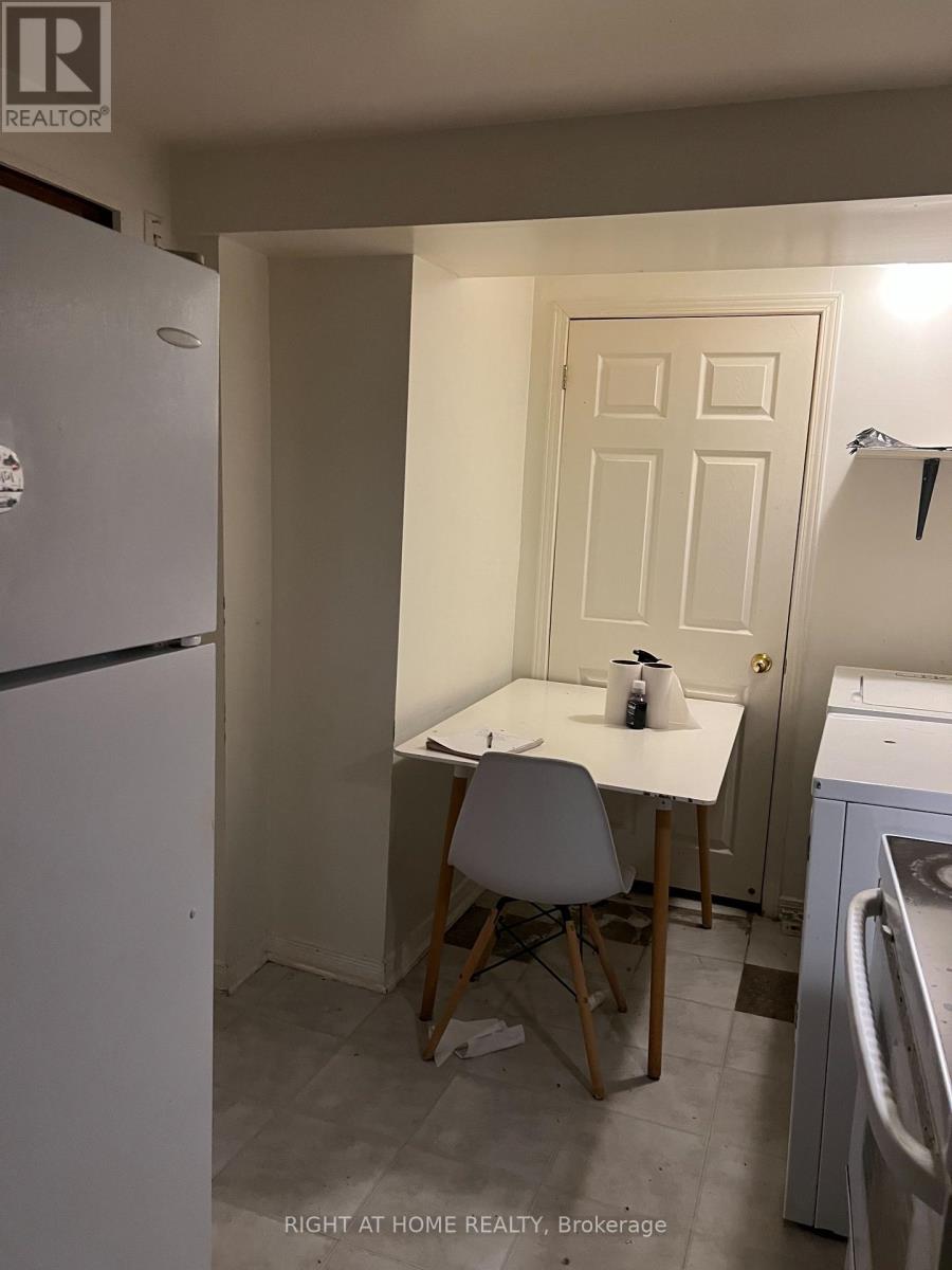 Main/lower Bsmt - 14 Tofield Crescent, Toronto, Ontario  M9W 2B9 - Photo 17 - W12683000