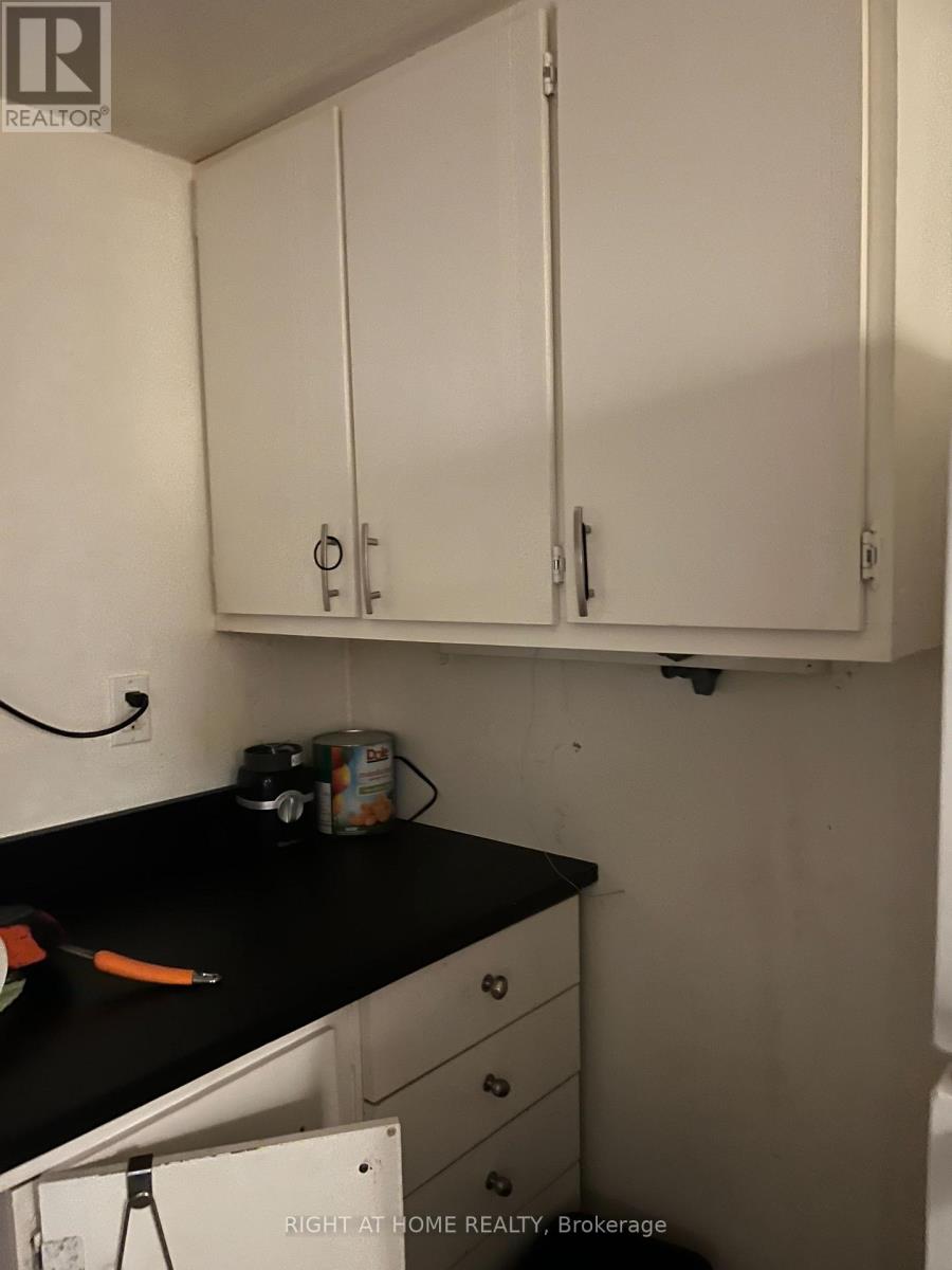 Main/lower Bsmt - 14 Tofield Crescent, Toronto, Ontario  M9W 2B9 - Photo 18 - W12683000