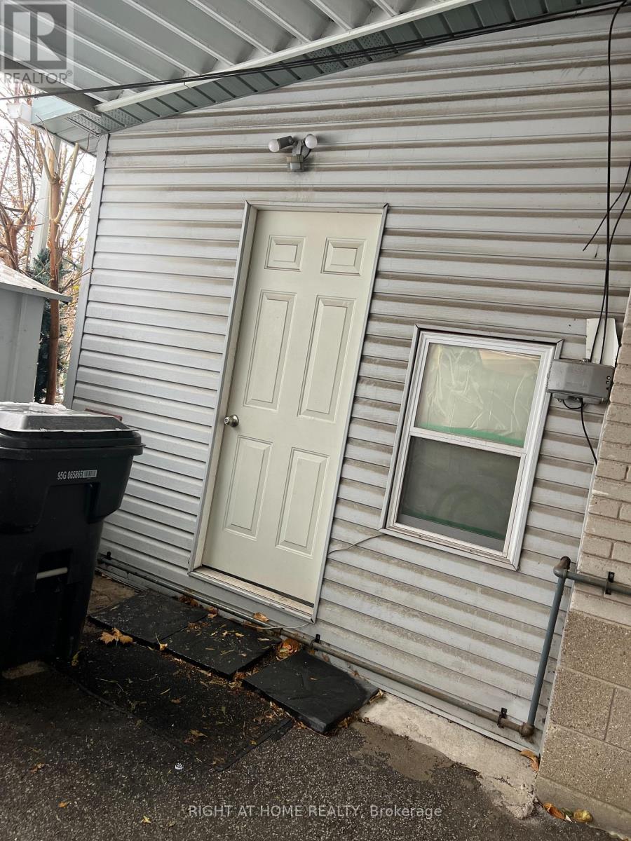 Main/lower Bsmt - 14 Tofield Crescent, Toronto, Ontario  M9W 2B9 - Photo 2 - W12683000