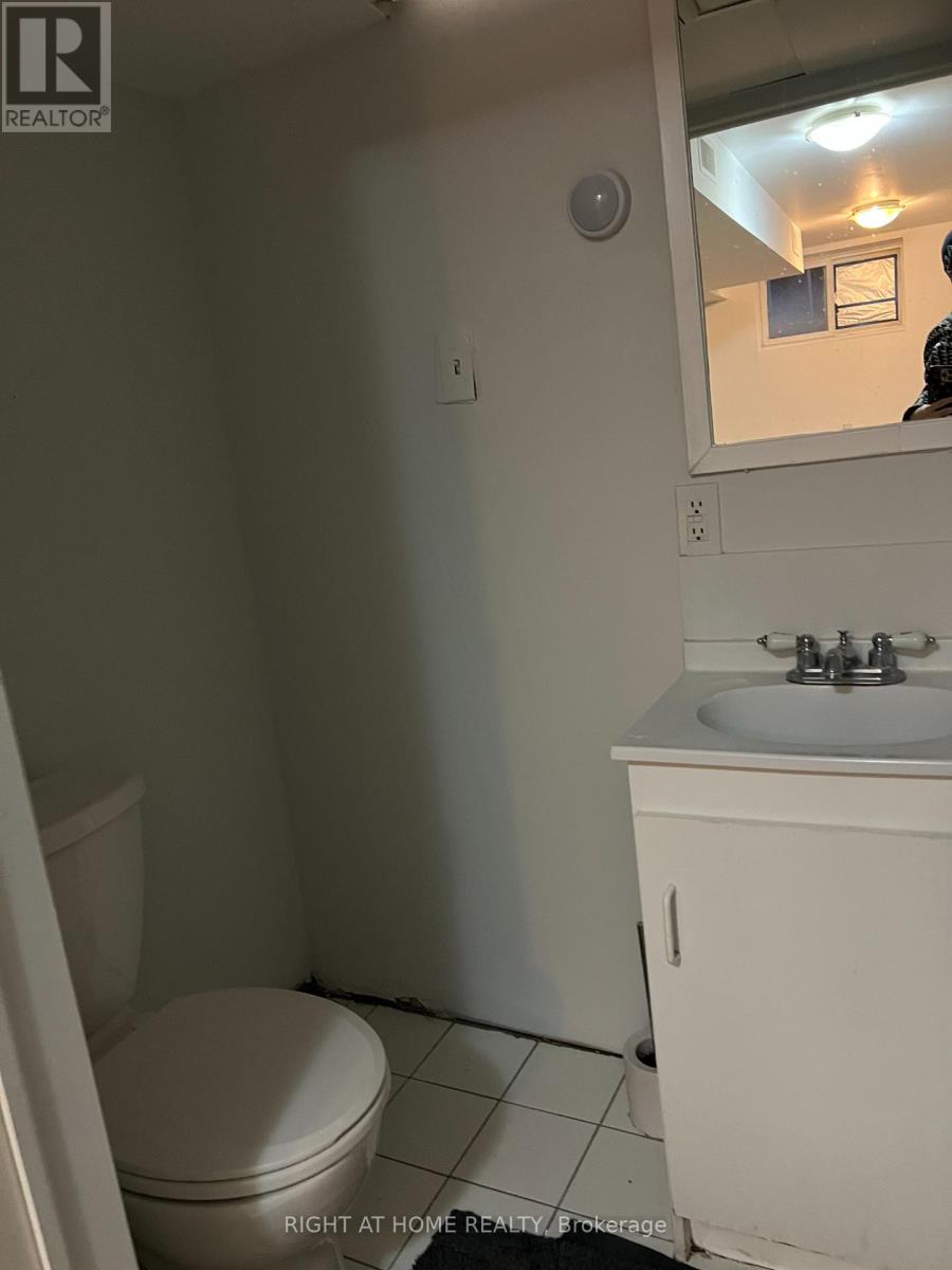 Main/lower Bsmt - 14 Tofield Crescent, Toronto, Ontario  M9W 2B9 - Photo 20 - W12683000