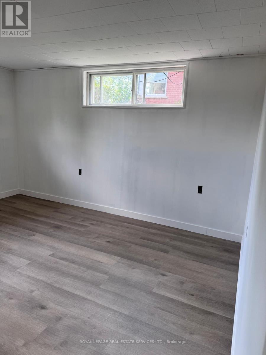 365 Sandhurst Drive, Oakville (Wo West), Ontario  L6L 4L1 - Photo 19 - W12683038