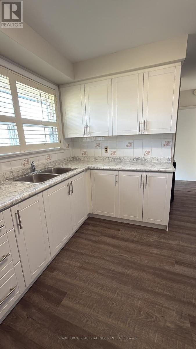 365 Sandhurst Drive, Oakville (Wo West), Ontario  L6L 4L1 - Photo 40 - W12683038